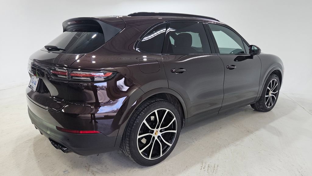 Used 2023 Porsche Cayenne Platinum Edition AWD/4WD image 7