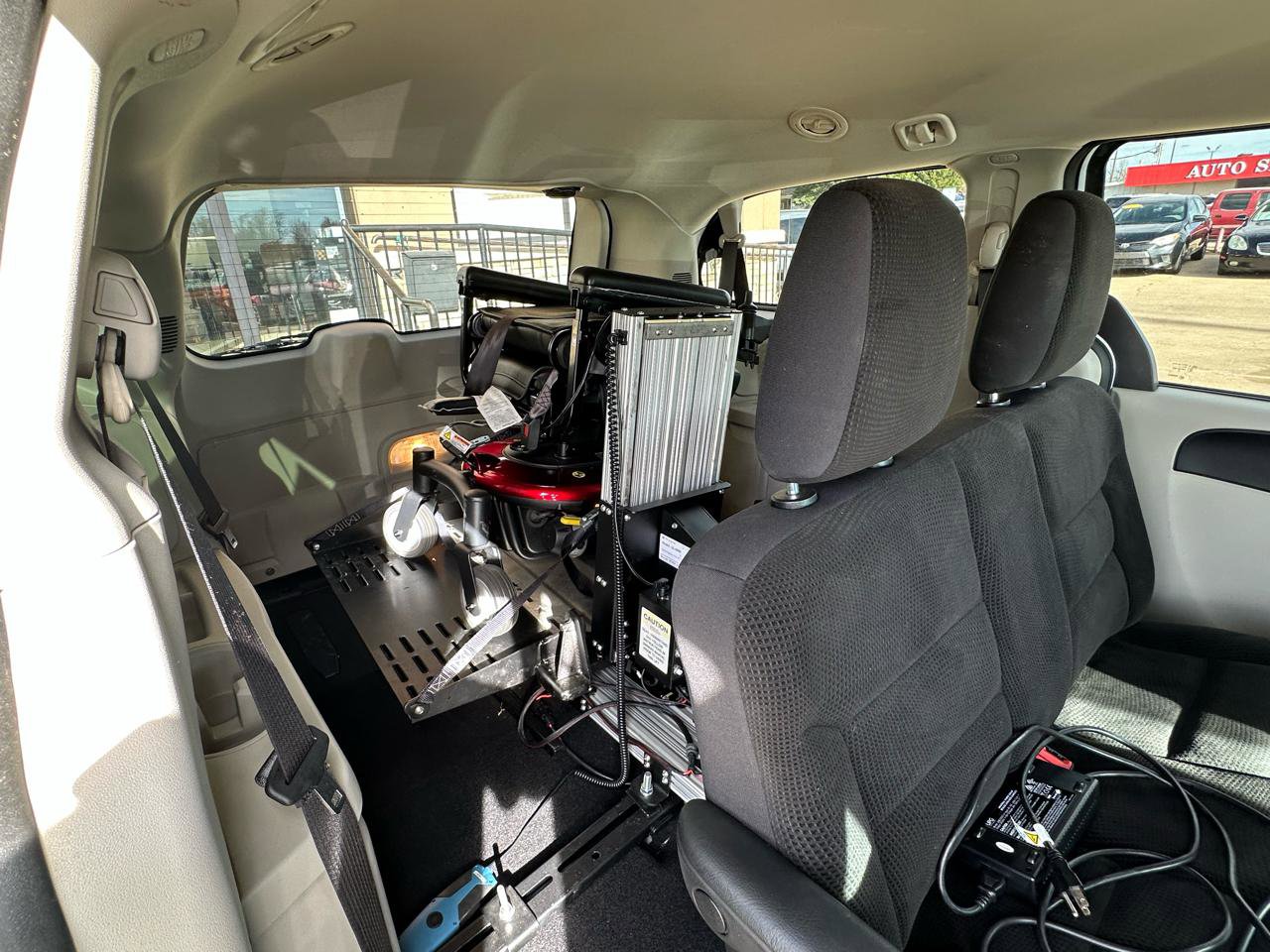 Used 2019 Dodge Grand Caravan SE w/ UConnect Hands-Free Group image 22