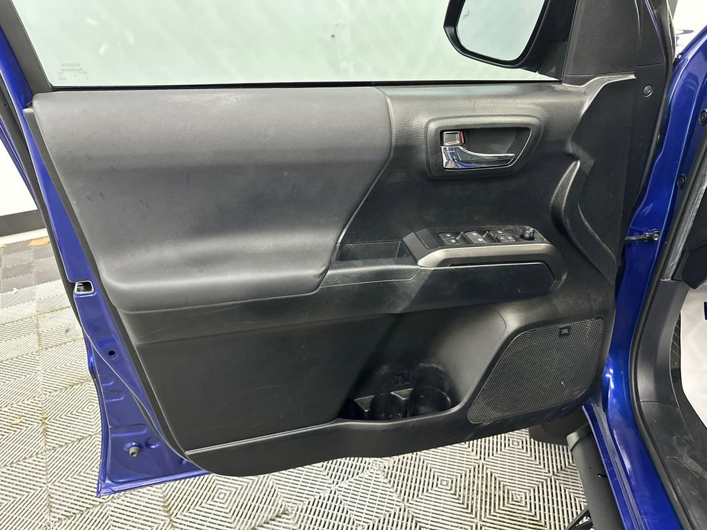 Used 2022 Toyota Tacoma TRD Off-Road w/ TRD Premium Off Road Package image 9