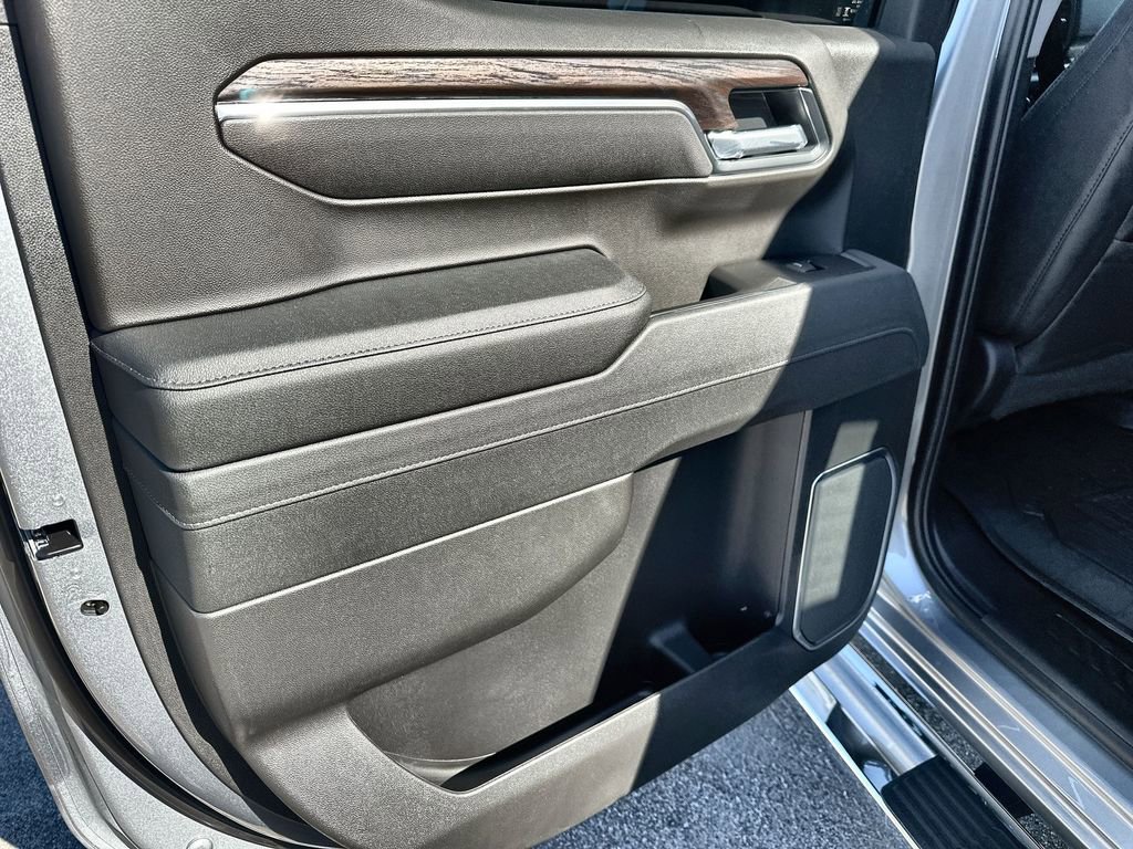 New 2026 GMC Sierra 1500 SLT image 15