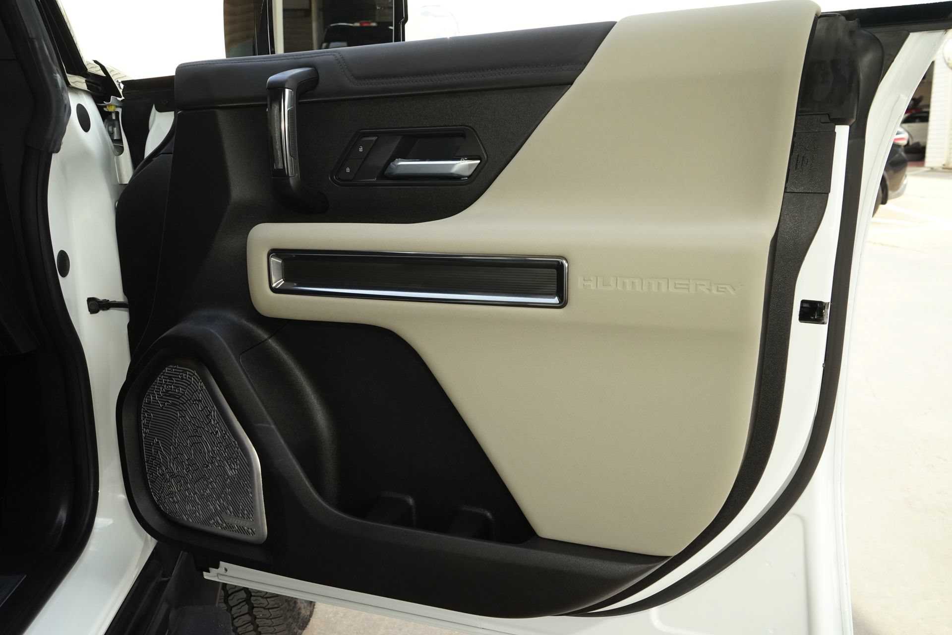 Used 2026 GMC Hummer EV 4x4 Crew Cab w/ LPO, Dark Essentials Package image 19
