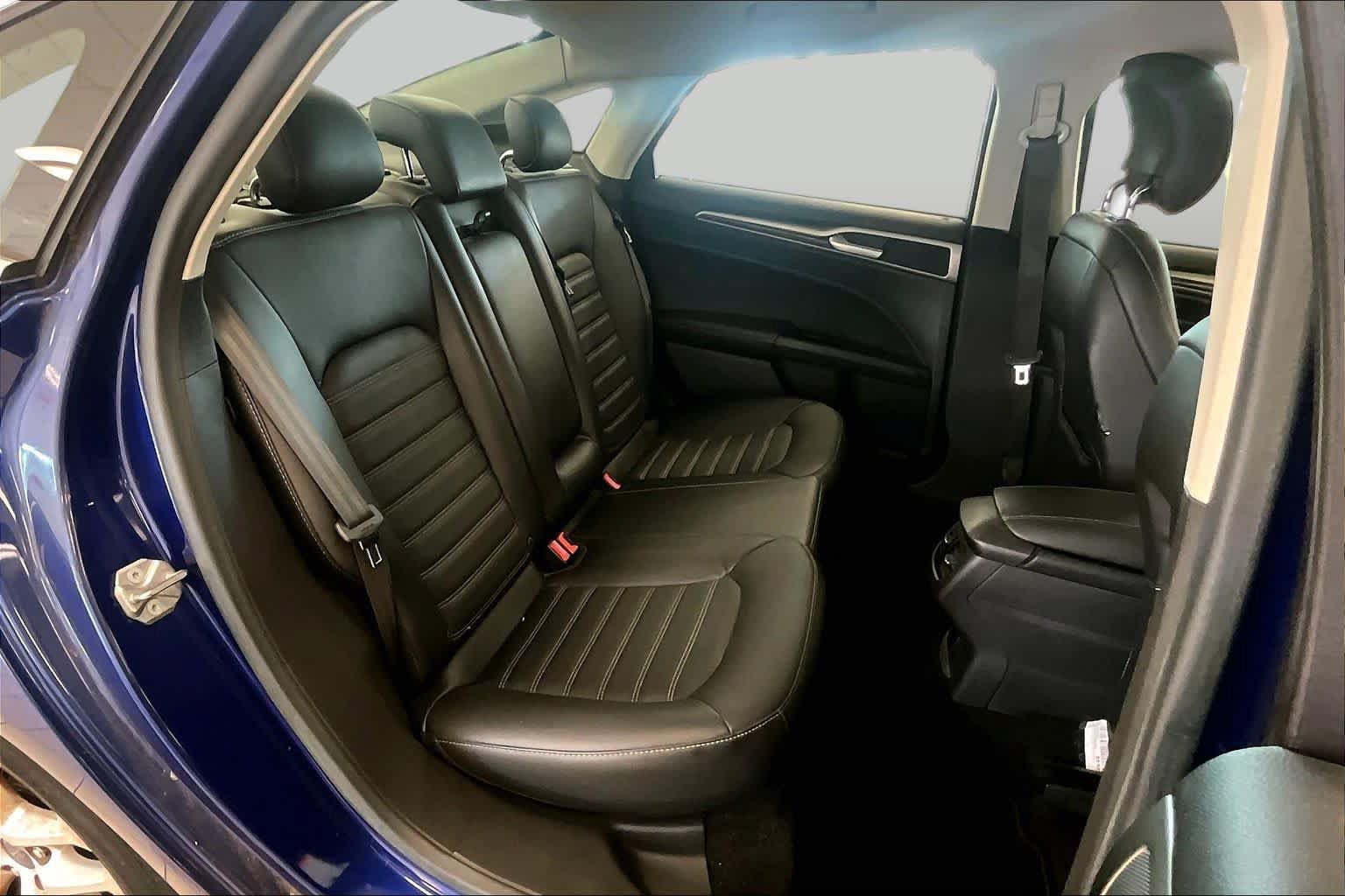 Used 2014 Ford Fusion SE w/ Equipment Group 202A FWD image 18