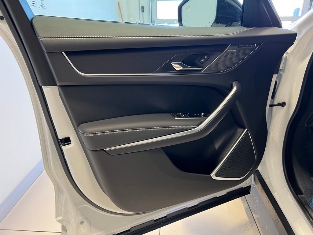 New 2026 Jaguar F-PACE R-Dynamic S image 25