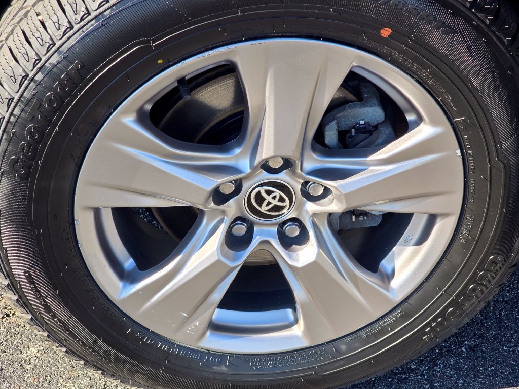 Certified 2022 Toyota RAV4 XLE w/ Convenience Package AWD/4WD image 10