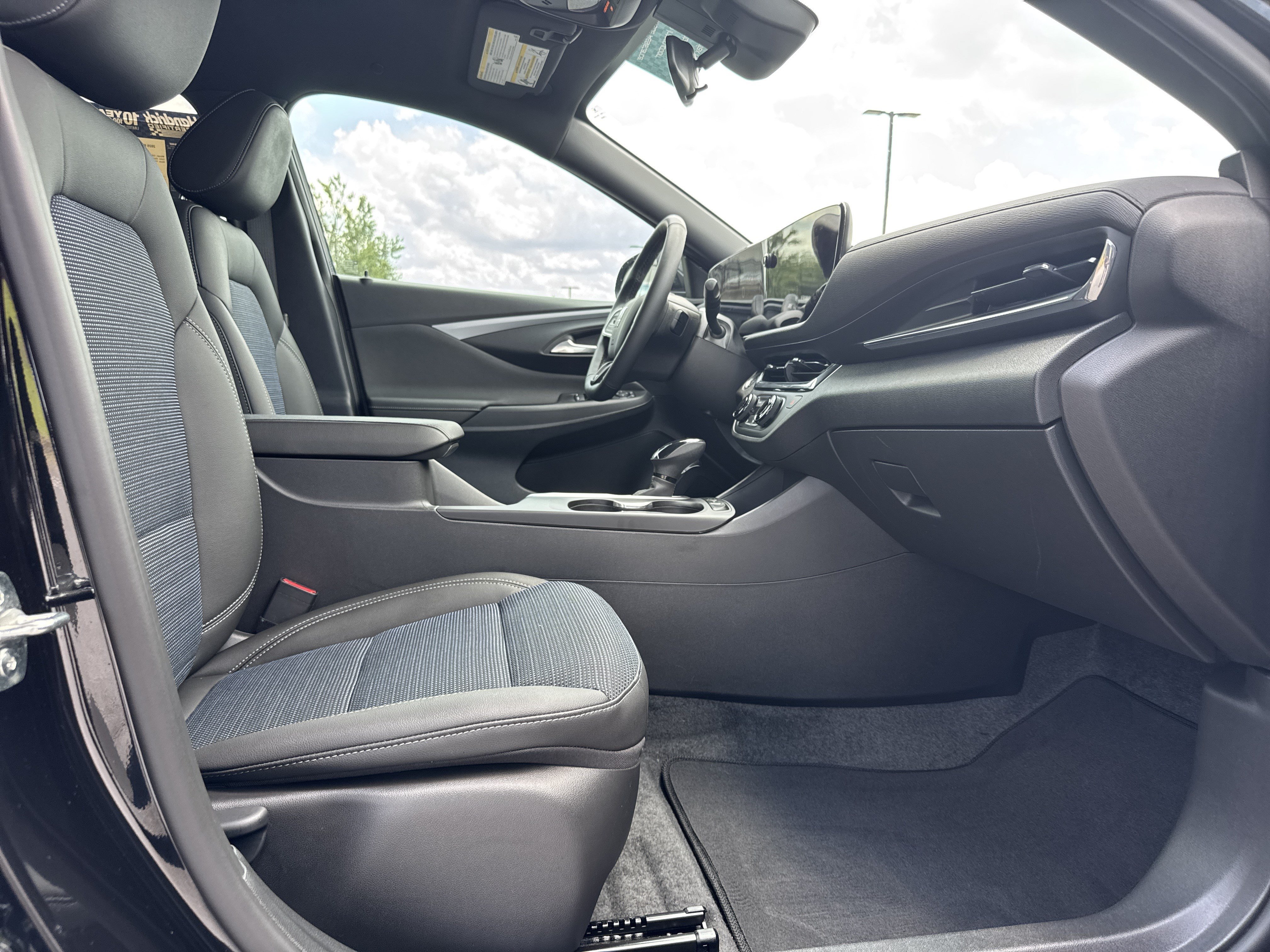 Used 2025 Buick Envista Preferred w/ Convenience I Package FWD image 29