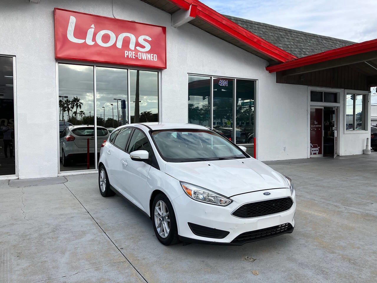 Used 2017 Ford Focus SE image 3