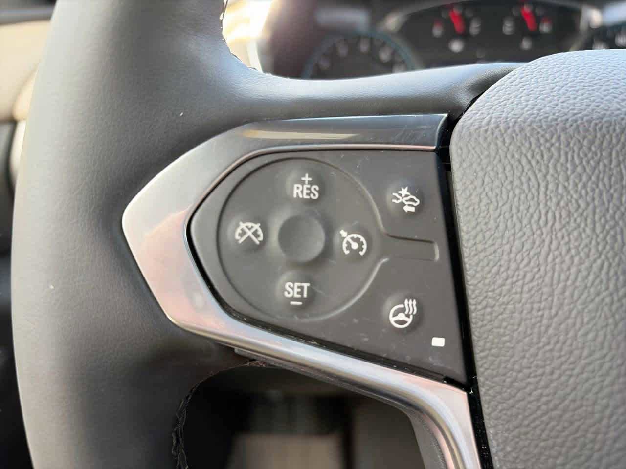 Used 2023 Chevrolet Traverse LT w/ LPO, Cargo Package FWD image 25