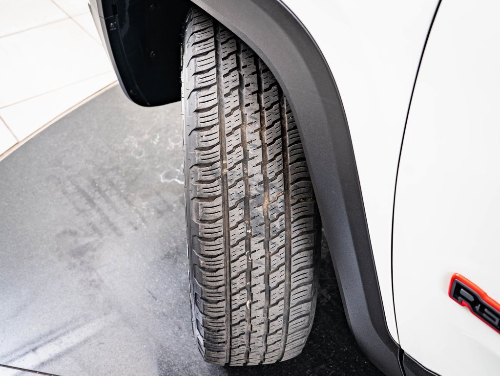 Used 2016 Jeep Renegade Trailhawk w/ Premium Trailhawk Package image 45