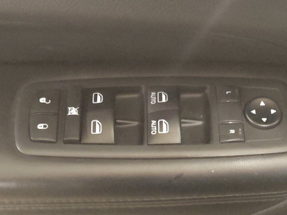 Used 2020 Jeep Grand Cherokee Laredo RWD image 27