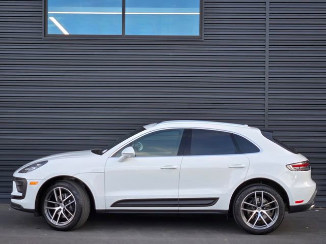 Used 2025 Porsche Macan image 2