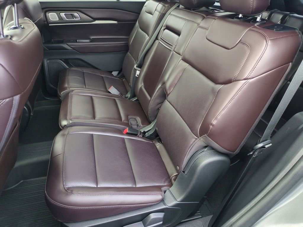 Used 2025 Ford Explorer Platinum AWD/4WD image 19