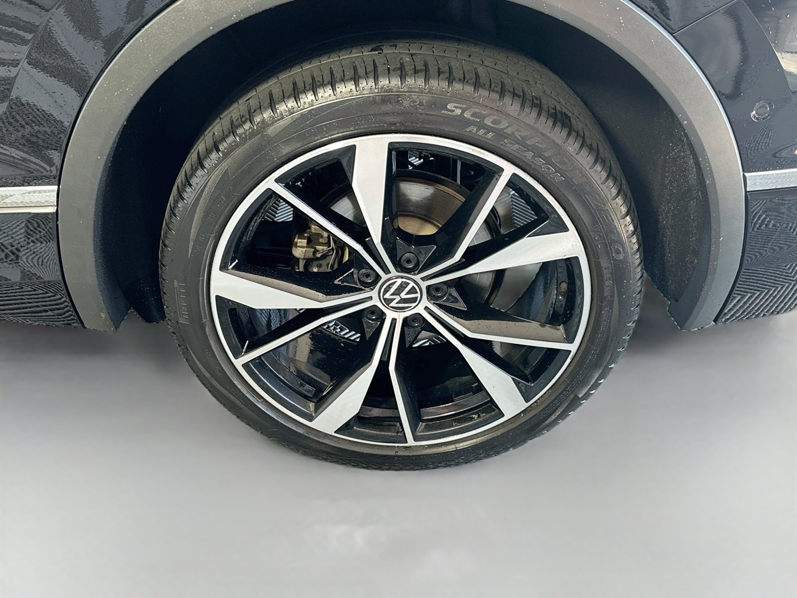 Used 2022 Volkswagen Tiguan SEL R-Line AWD/4WD image 33
