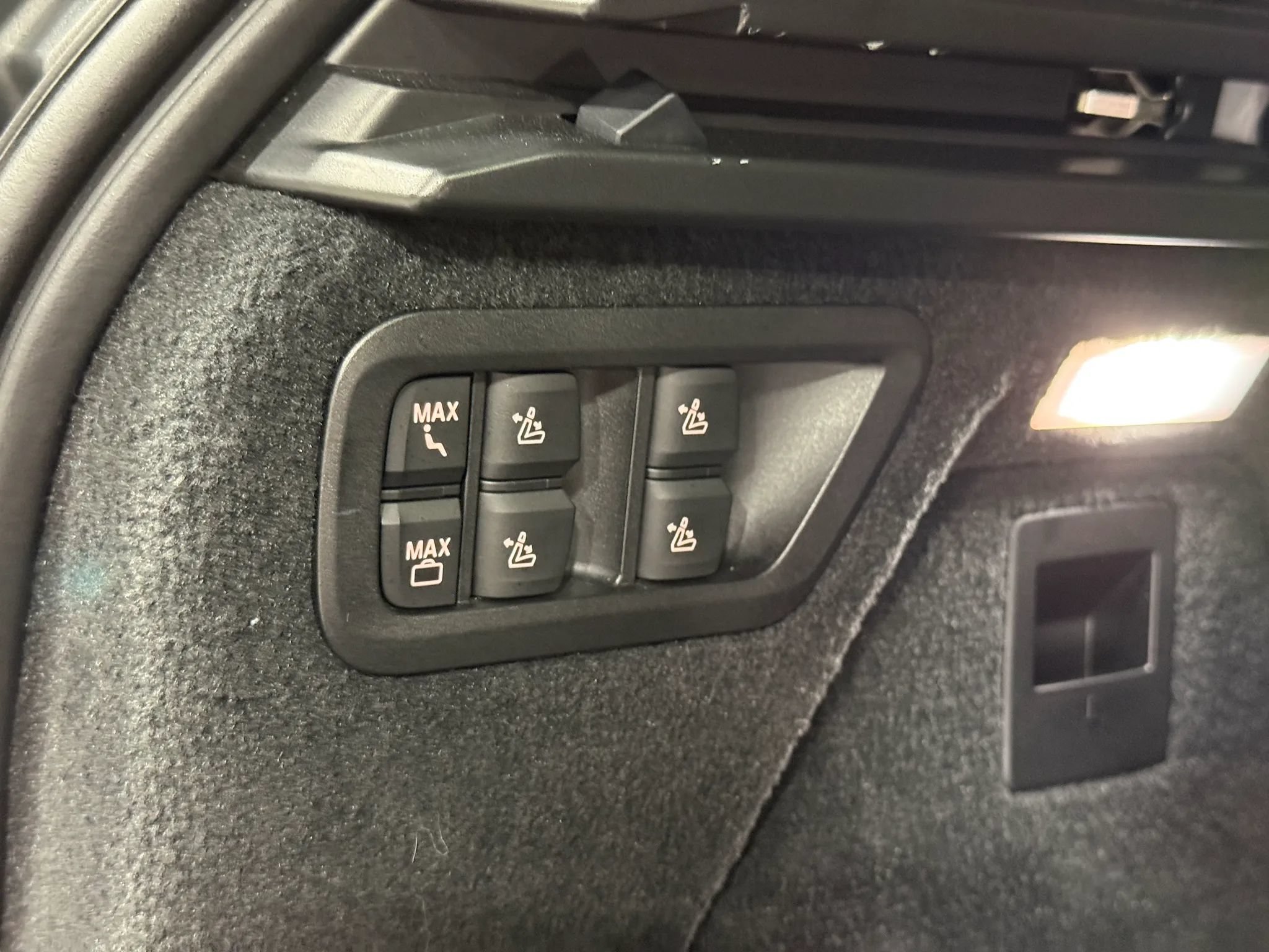 Used 2020 BMW X7 M50i w/ Executive Package AWD/4WD image 85