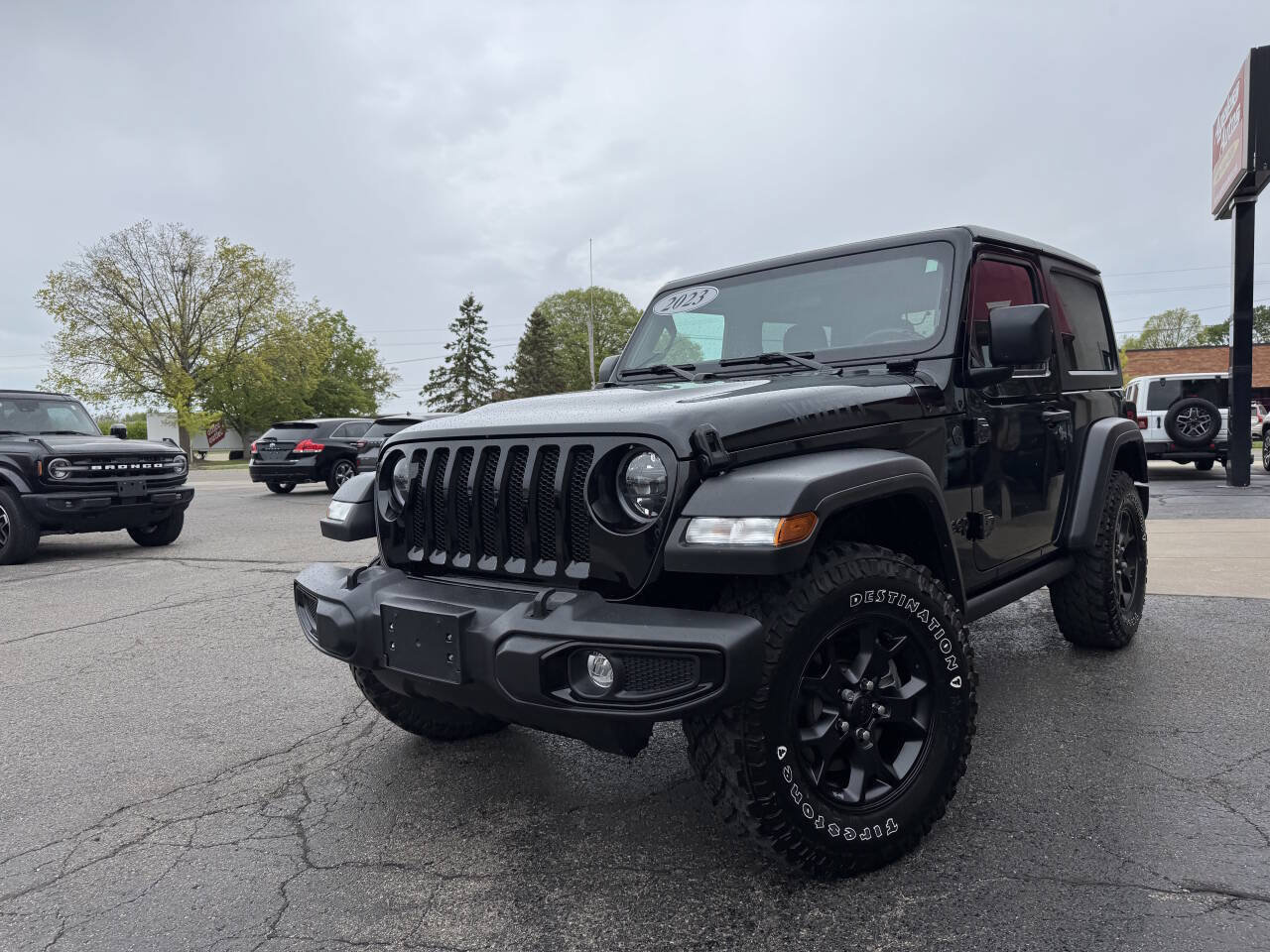 Used 2023 Jeep Wrangler 4WD Willys image 2