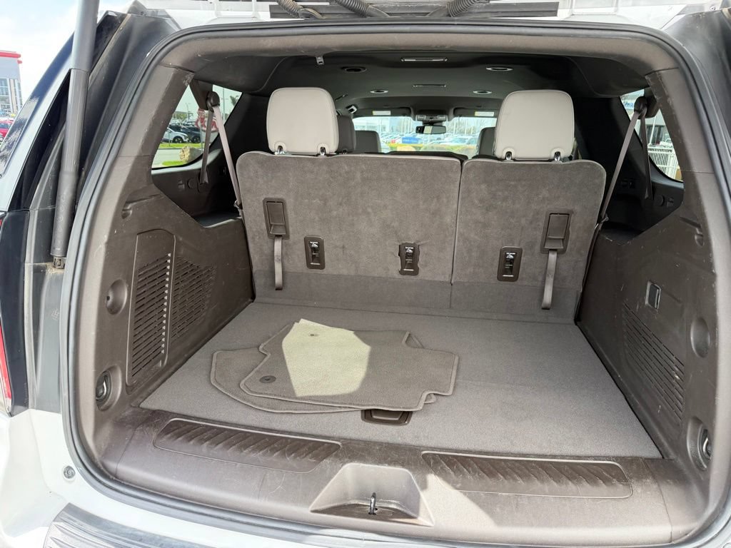 Used 2024 Chevrolet Suburban LT RWD image 31