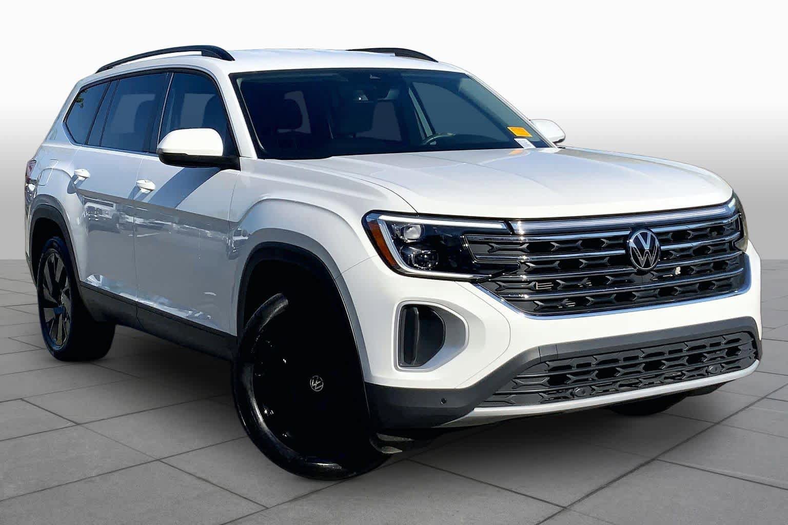 Used 2024 Volkswagen Atlas SE FWD image 3