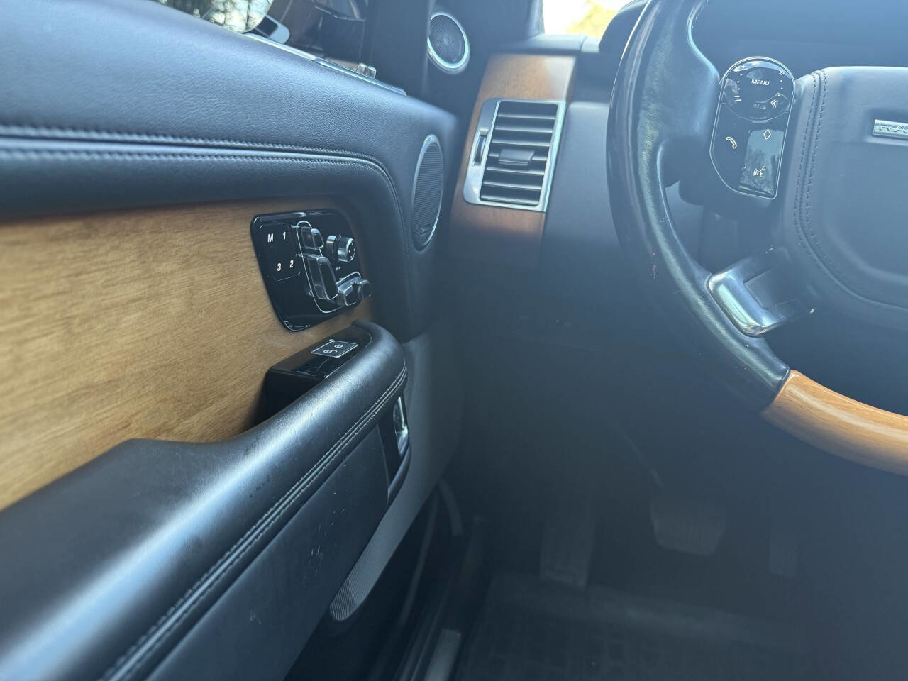 Used 2018 Land Rover Range Rover Supercharged image 31