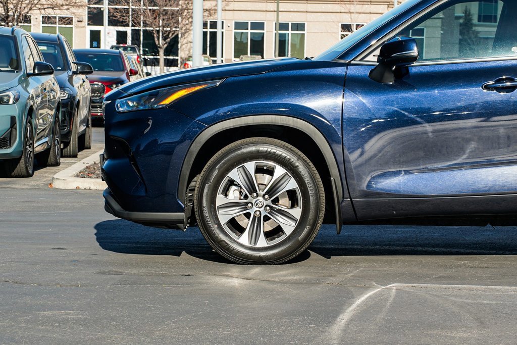Used 2022 Toyota Highlander XLE image 8