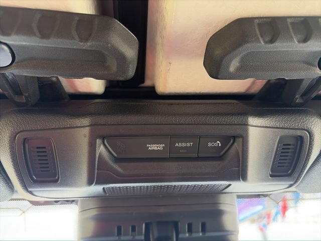 Used 2025 Jeep Wrangler Unlimited Rubicon AWD/4WD image 25