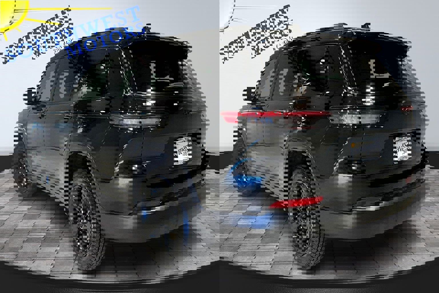 Used 2023 Jeep Grand Cherokee L Altitude image 4