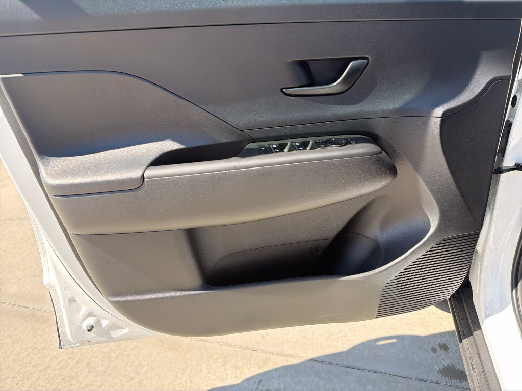 New 2027 Hyundai Kona SE FWD image 17