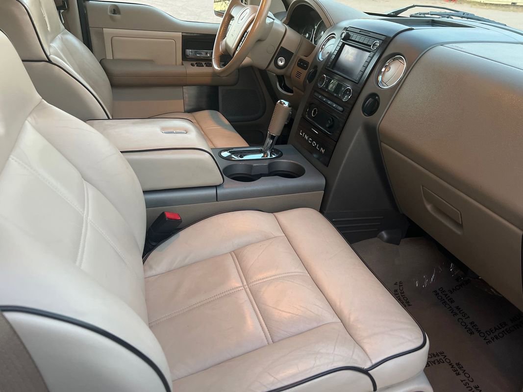 Used 2008 Lincoln Mark LT image 19