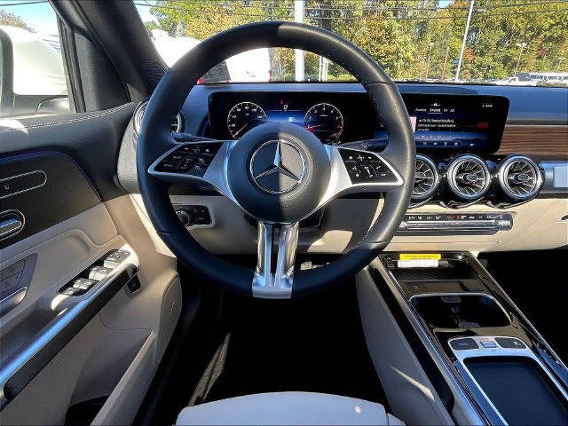 Used 2026 Mercedes-Benz GLB 250 4MATIC image 10