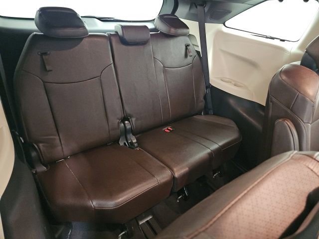 Used 2023 Toyota Sienna Platinum image 37
