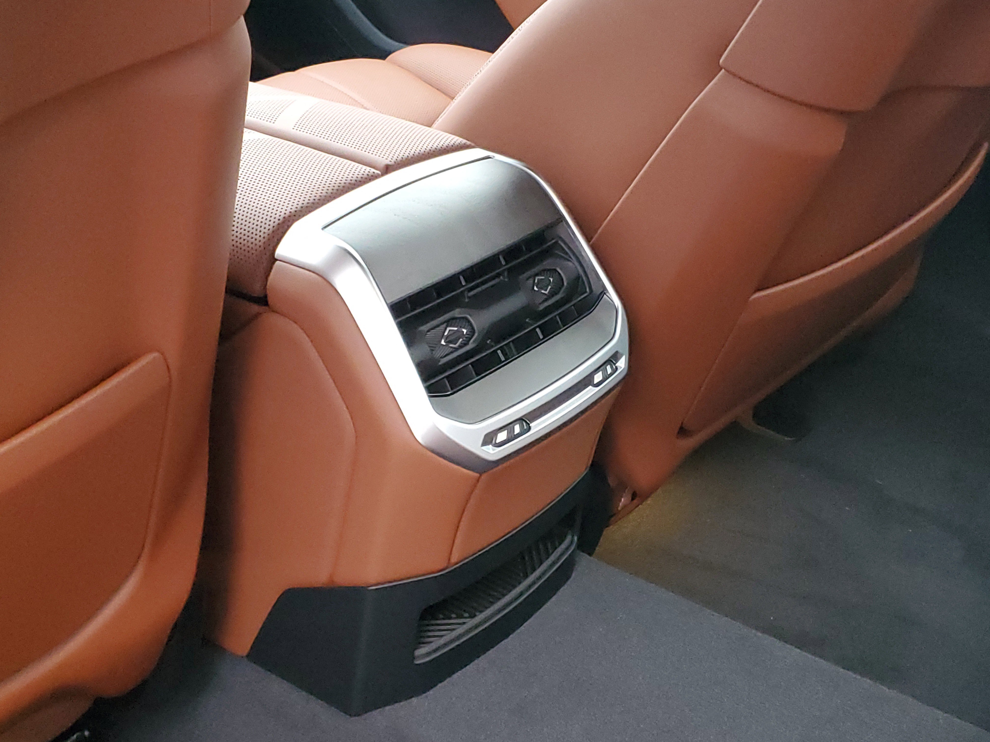 New 2025 BMW i7 eDrive50 w/ Premium Package RWD image 25