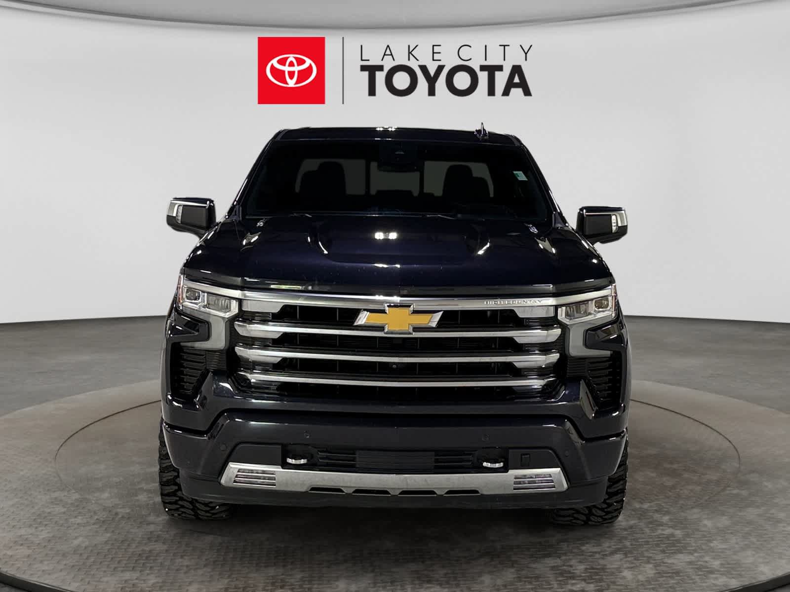 Used 2023 Chevrolet Silverado 1500 High Country w/ Z71 Off-Road Package AWD/4WD image 14