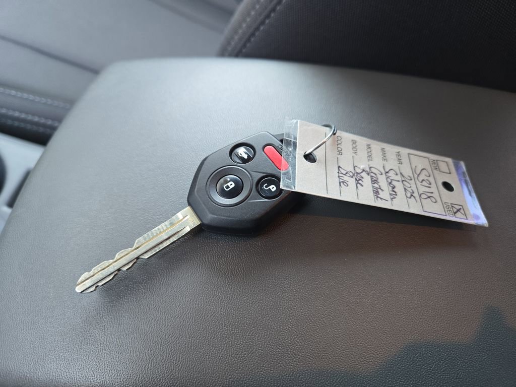 Used 2025 Subaru Crosstrek 2.0i image 28