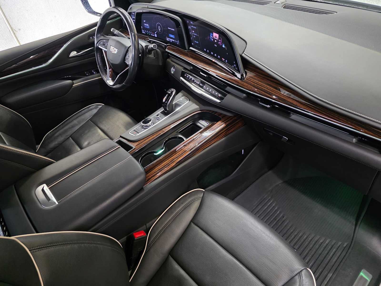 Certified 2021 Cadillac Escalade Premium Luxury w/ LPO, Illumination Package AWD/4WD image 10