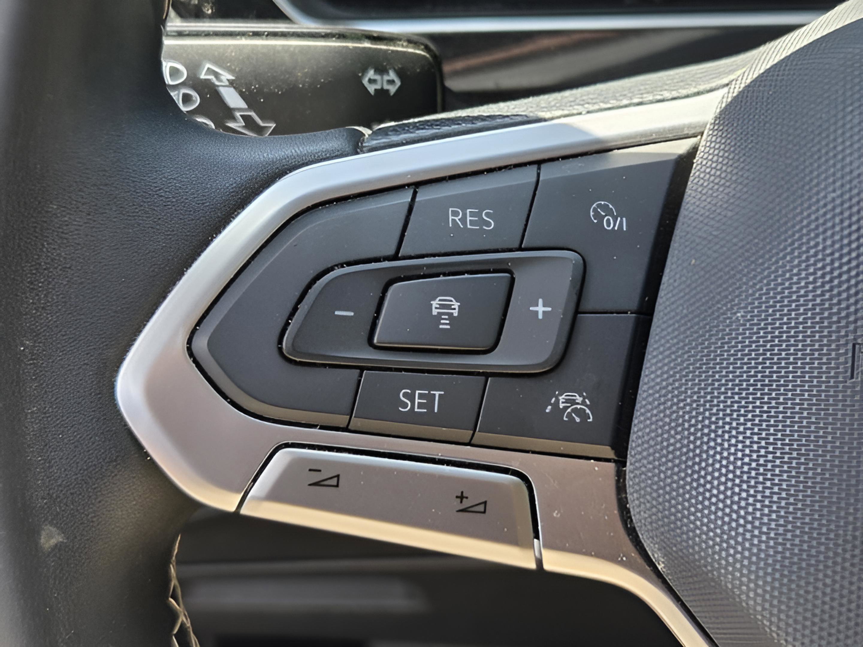 Used 2024 Volkswagen Tiguan SE FWD image 25