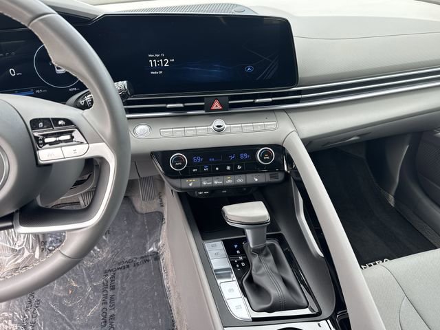 Certified 2025 Hyundai Elantra SEL FWD image 25