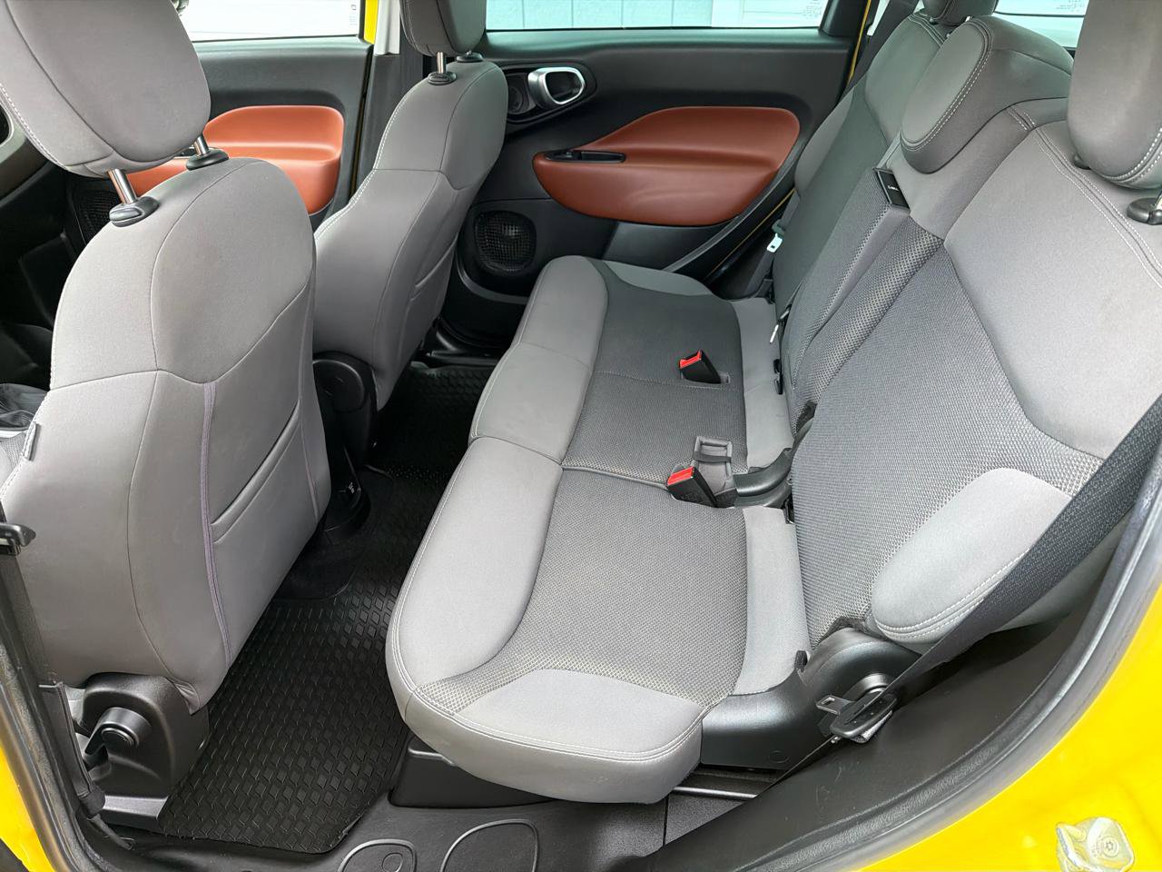 Used 2014 FIAT 500L Trekking w/ Popular Equipment Group FWD image 9