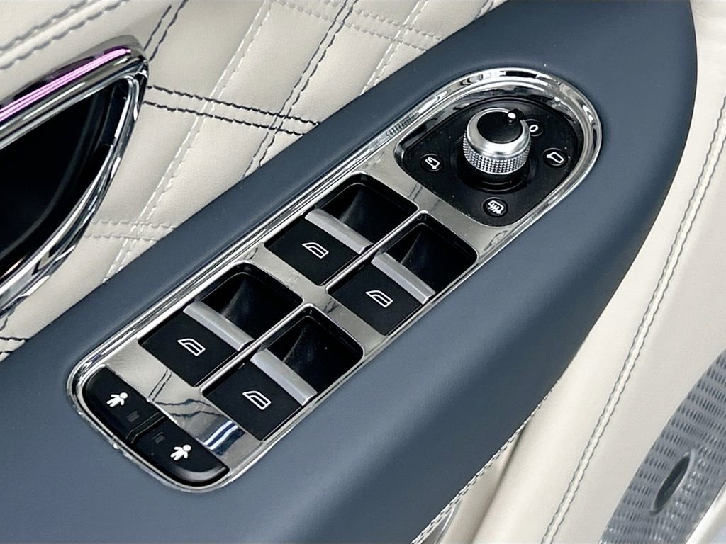Used 2022 Bentley Bentayga image 22