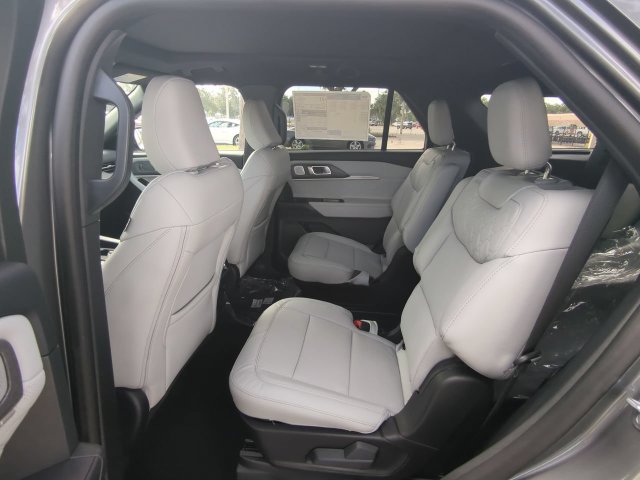 New 2027 Ford Explorer Platinum w/ 3.0L Ultimate Package RWD image 15
