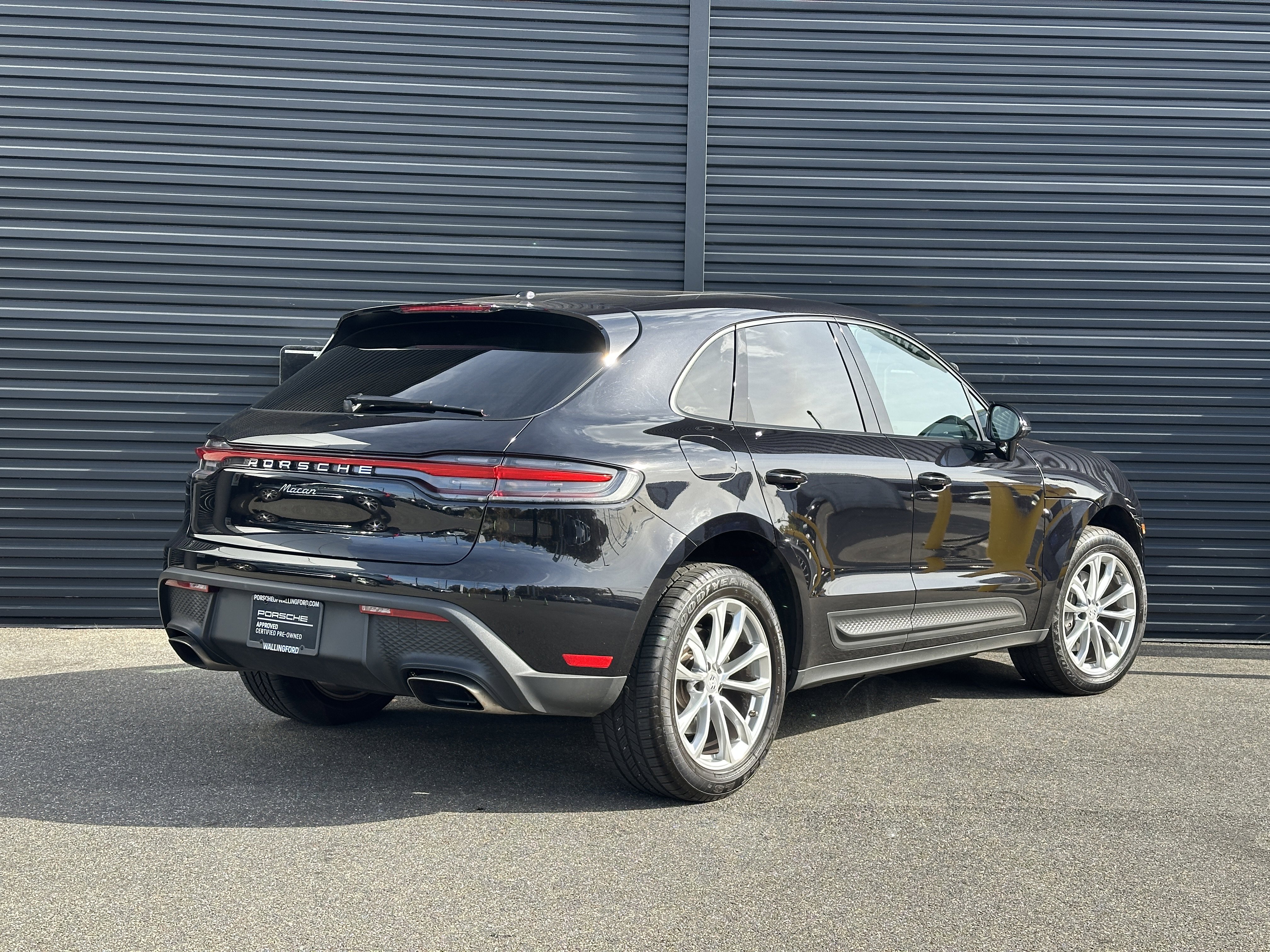 Certified 2023 Porsche Macan image 8