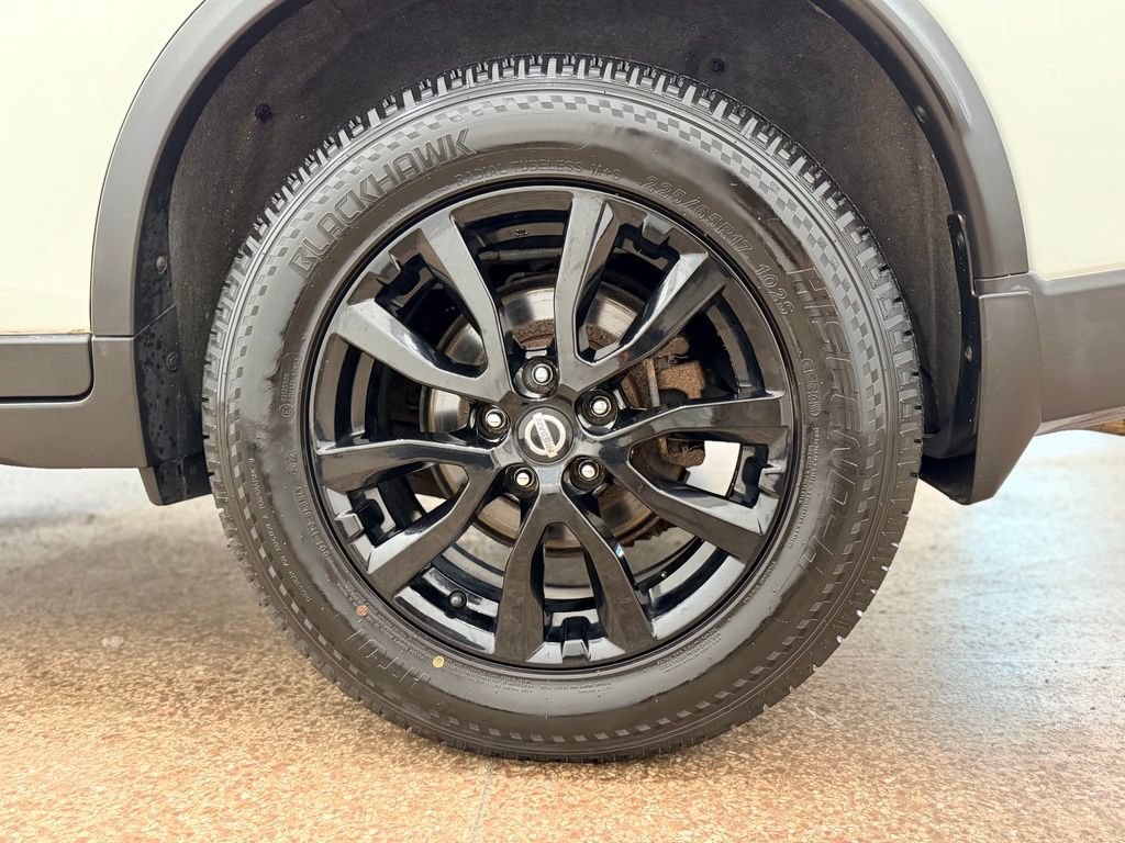 Used 2017 Nissan Rogue SV AWD/4WD image 25