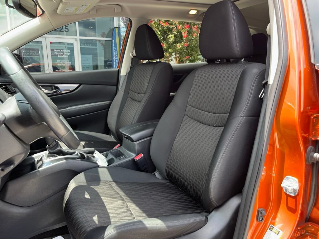 Used 2017 Nissan Rogue SV AWD/4WD image 5