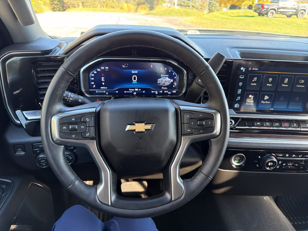 Used 2023 Chevrolet Silverado 1500 LT AWD/4WD image 15
