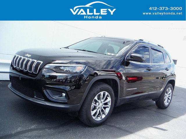 Used 2019 Jeep Cherokee Latitude Plus w/ Cold Weather Group AWD/4WD image 1