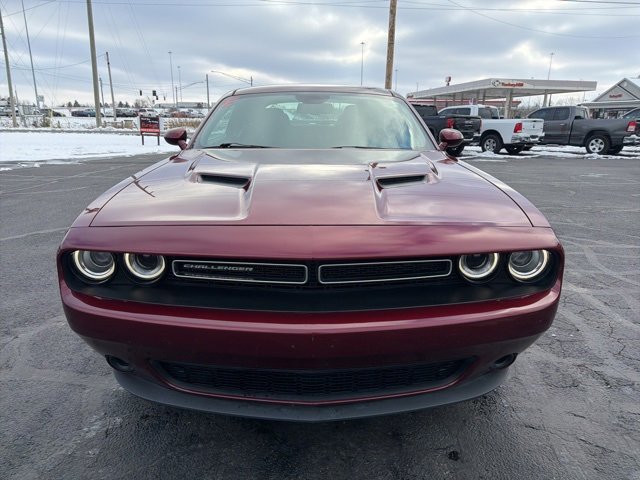 Used 2017 Dodge Challenger SXT image 2