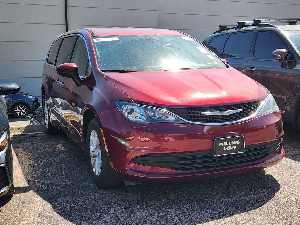 Used 2017 Chrysler Pacifica Touring w/ Tire & Wheel Group FWD image 19