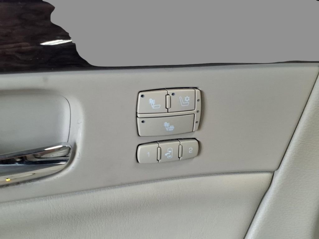Used 2008 Cadillac DTS w/ Sun And Sound Package FWD image 13