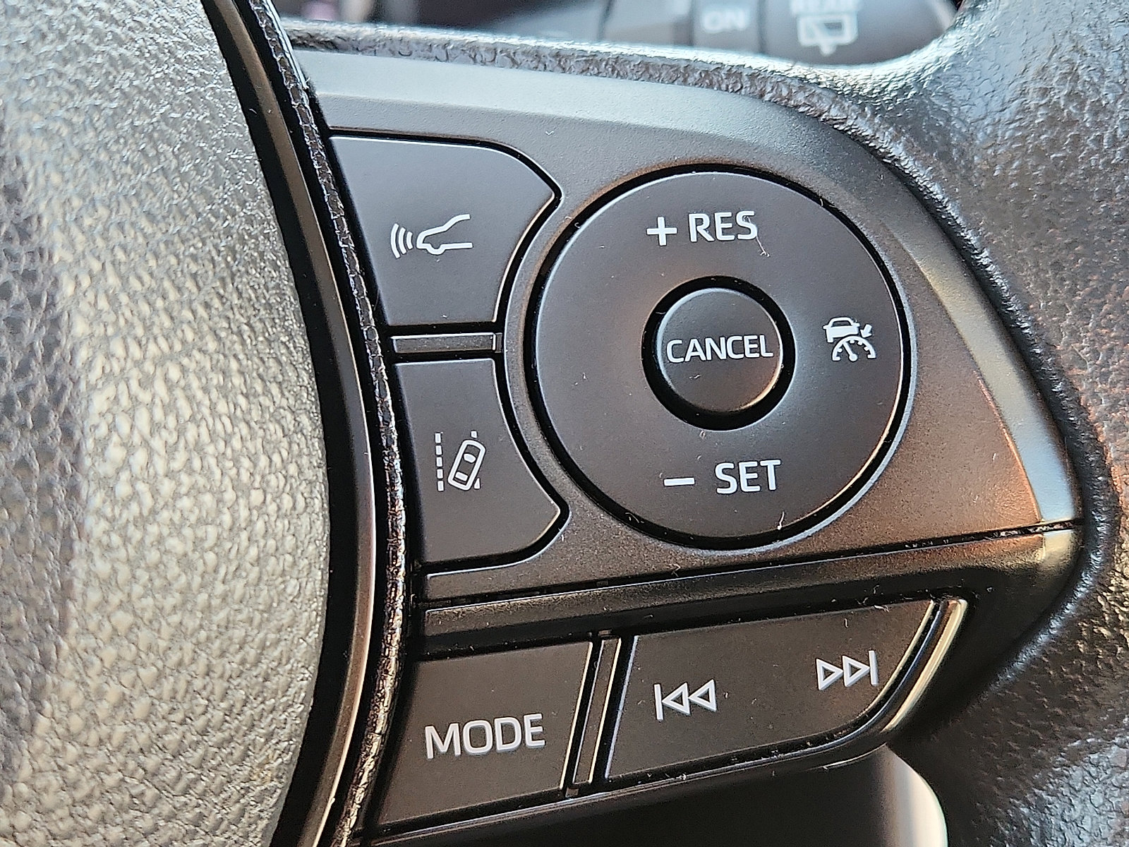 Used 2021 Toyota RAV4 XLE image 23