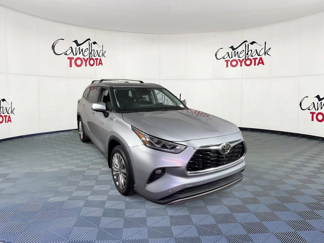 Used 2025 Toyota Highlander Platinum AWD/4WD image 4