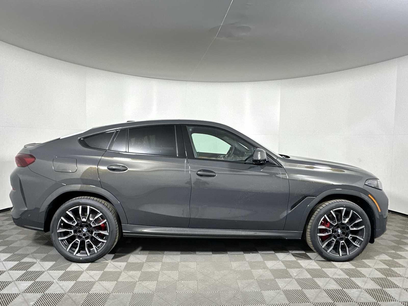 New 2026 BMW X6 xDrive40i w/ Executive Package image 8