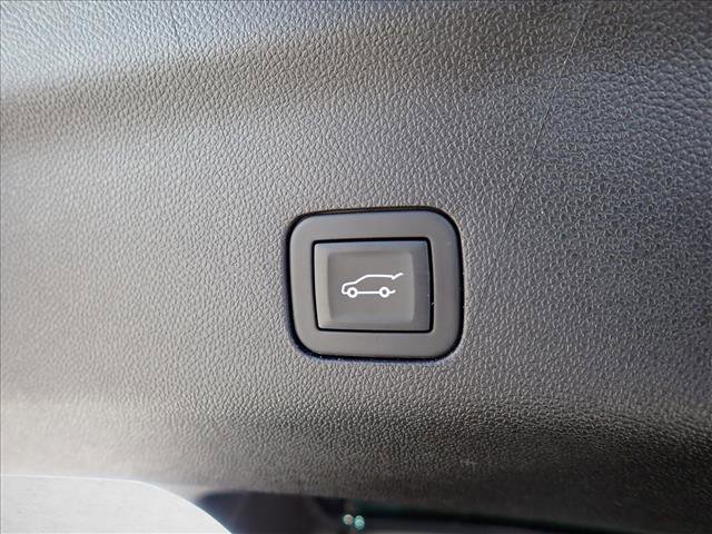 Used 2025 Chevrolet Suburban RST w/ Advanced Technology Package AWD/4WD image 9