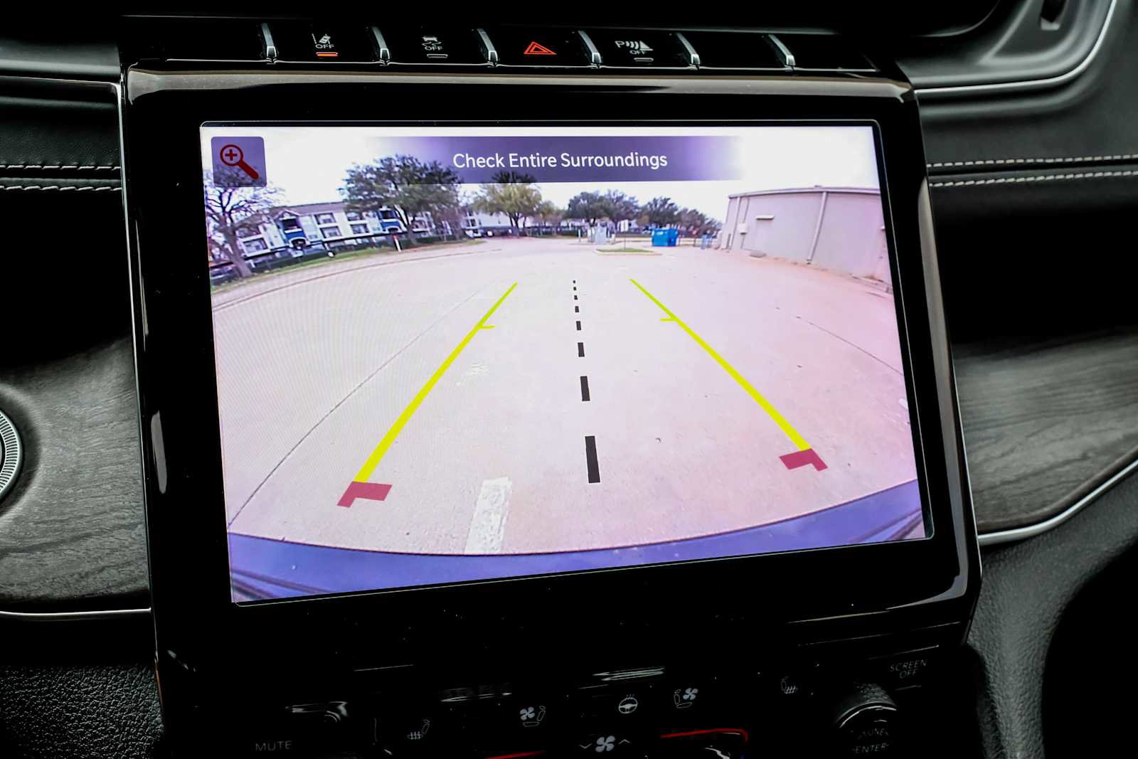 Used 2023 Jeep Grand Cherokee Overland w/ Luxury Tech Group IV AWD/4WD image 25